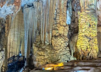 estalactite - Gruta do Janelão - Créditos depositphotos.com huythoai1978@gmail.com