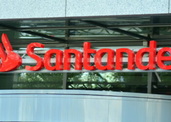 Banco Santander emite comunicado para quem tem cartão de crédito; confira Créditos: depositphotos.com / grand-warszawski