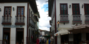 Diamantina: Tesouros Históricos e Naturais de Minas Gerais!