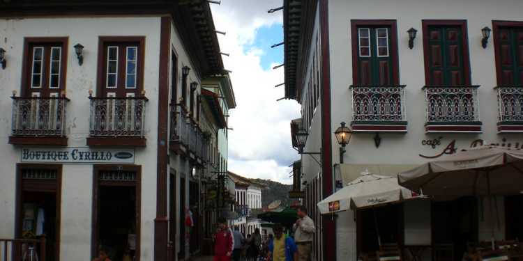 Diamantina: Tesouros Históricos e Naturais de Minas Gerais!