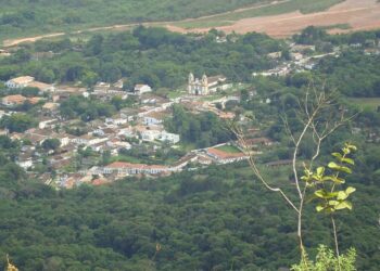 Você conhece a menor cidade do Brasil? Descubra onde fica esse pequeno paraíso mineiro.