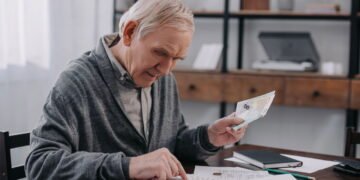 BPC! A saga burocrática por um direito fundamental no Brasil