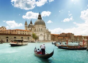 Veneza: A Cidade dos Canais que Encanta o Mundo