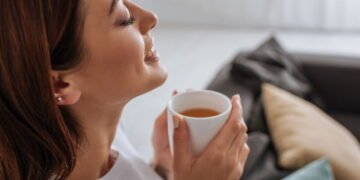 Chá calmante: uma alternativa natural para auxiliar o sono