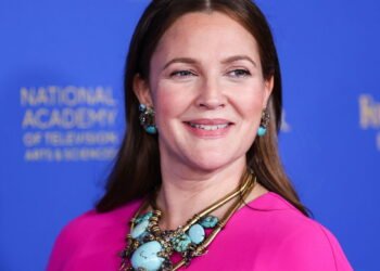 Drew Barrymore Revela Sucesso no Cinema e na TV: O Que Ela Conquistou Até Agora?
