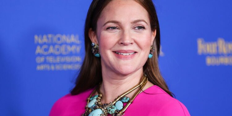 Drew Barrymore Revela Sucesso no Cinema e na TV: O Que Ela Conquistou Até Agora?