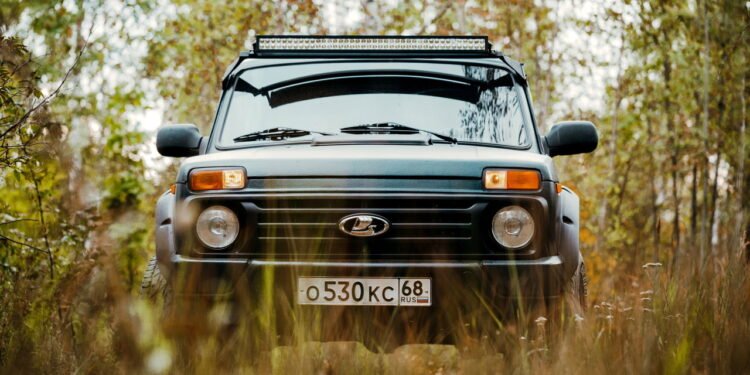 Carros que não morrem nunca! Veja os modelos que continuam sendo produzidos há décadas!