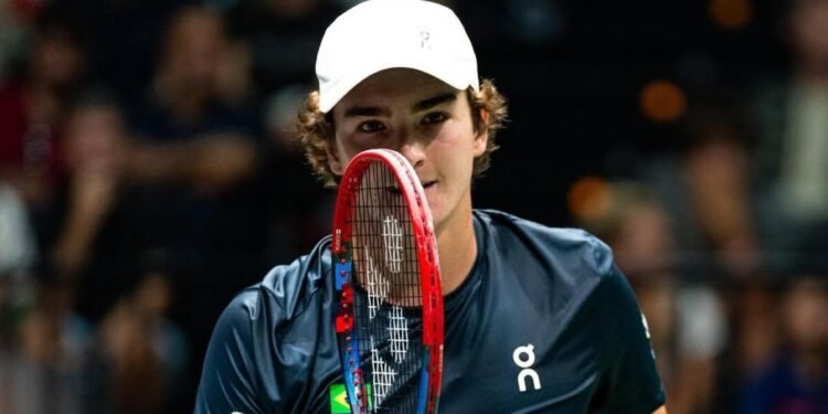 Conheça João Fonseca, a nova sensação do tênis mundial e suas conquistas milionárias!