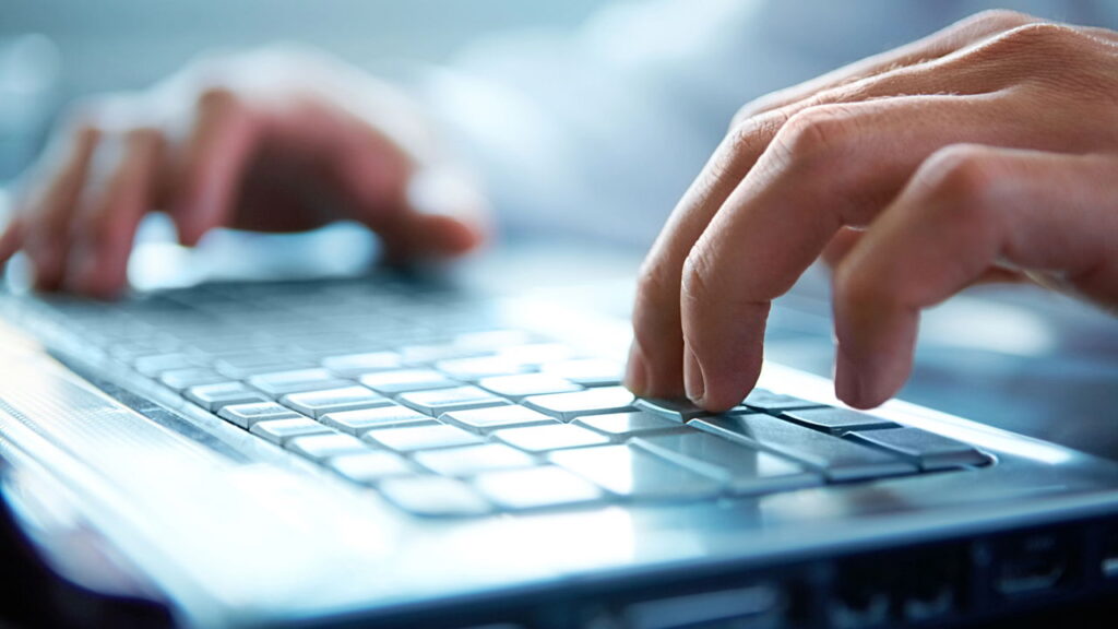 Prepare-se para o futuro dos computadores pessoais com a inteligência artificial - Estado de Minas 2 computador 1738196105732