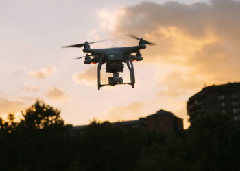 Avanço tecnológico permite a tetraplégicos controlar drones virtuais apenas com a mente