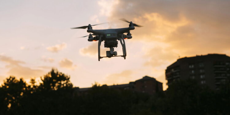 Imagem ilustrativa de um drone - Créditos: depositphotos.com / karrastock.gmail.com