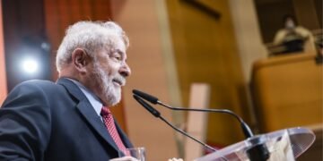 Adeus a Idade Mínima na Aposentadoria INSS! Nova Lei para quem teve carteira assinada!