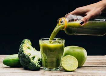Suco Detox: Como Desinchar, Perder Peso e Melhorar a Digestão em 10 Minutos