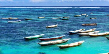 Conheça o país das mil ilhas com vulcões e templos misteriosos