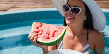 A fruta que te ajuda a emagrecer e se hidratar!