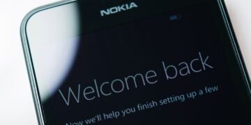 A ascensão e reinvenção: de fábrica de papel à líder em telecomunicações