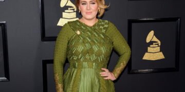 Das ruas de Londres ao topo do mundo a emoção crua na voz de Adele