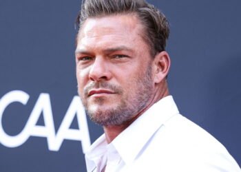 Você não vai acreditar quanto Alan Ritchson fatura por episódio!