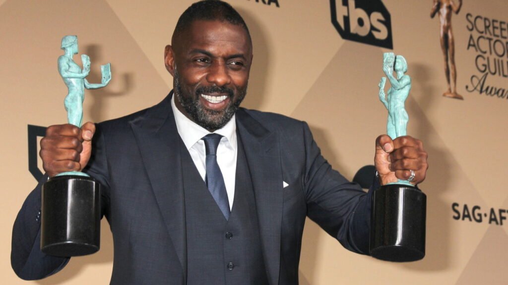 Poucos sabem como Idris Elba fez sua fortuna milionária de 50 milhões