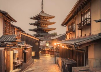 Cidade milenar no Japão encanta turistas com sua história preservada