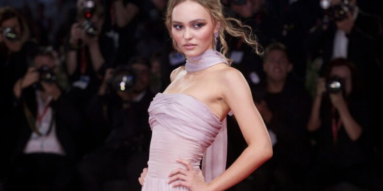 Filha de Johnny Depp revela segredos chocantes sobre sua carreira!