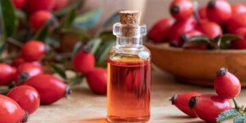 Repare seus cabelos de dentro para fora com o óleo de rosa mosqueta!