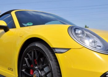 O icônico Porsche 911 se rendeu à eletrificação? Saiba o que mudou!