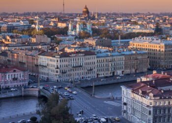 Destinos impressionantes e histórias misteriosas no maior país do planeta!