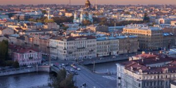 Destinos impressionantes e histórias misteriosas no maior país do planeta!