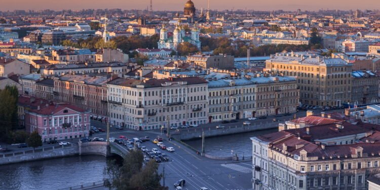 Destinos impressionantes e histórias misteriosas no maior país do planeta!