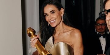 O minimalismo nas unhas ganha destaque na moda e no autocuidado