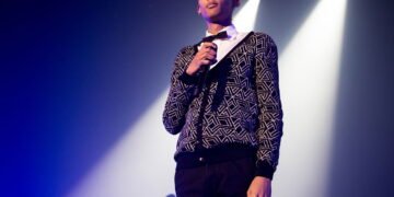 Como um cantor belga conquistou o mundo e a fortuna em 2025