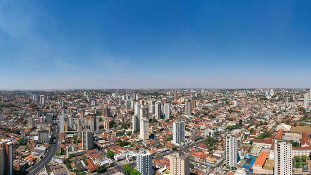Descubra as 4 cidades onde o salário mínimo vale mais em 2025!