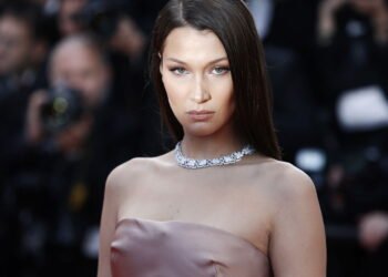 Anos 2000 de volta com a tendência das sobrancelhas finas