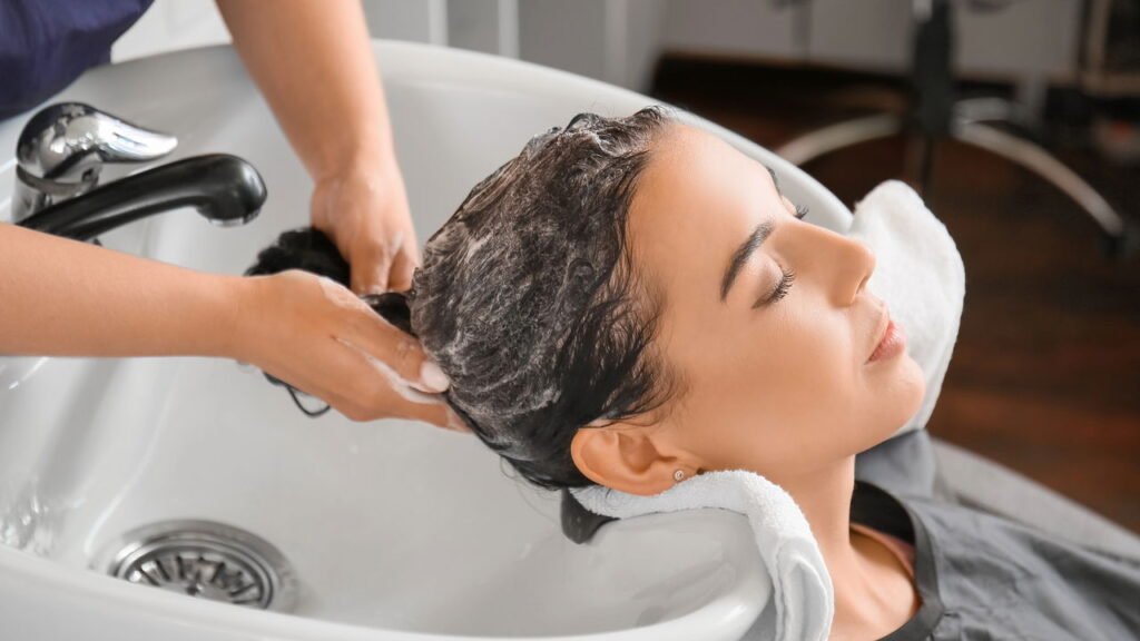 Cuidados simples e eficazes para proteger seus fios no verão