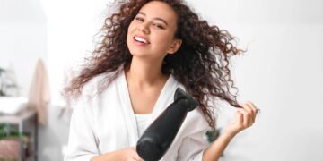 Diga adeus ao frizz com co-wash! A solução natural para seus cachos