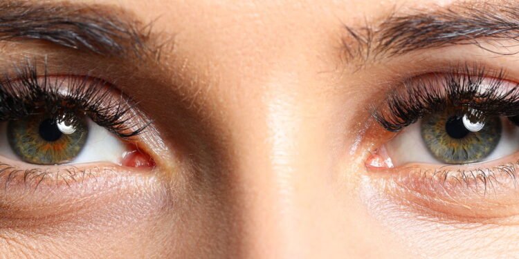 Cílios - Créditos: depositphotos.com / megaflopp