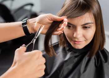 Cortar o cabelo acelera o crescimento? Entenda a verdade