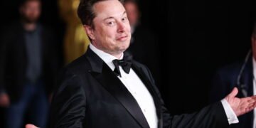 Elon Musk impressiona com sua fortuna de 2,25 trilhões em fevereiro
