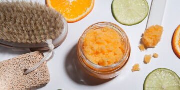 Pele radiante com esfoliação caseira usando ingredientes naturais
