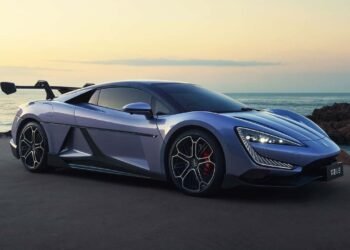 Autonomia de 450 km e 0 a 100 km/h em 2,36s! Conheça o novo superesportivo da BYD!