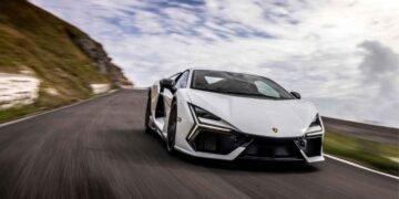 Lamborghini Revuelto 2025 chega com 1.015 cv e já está esgotado até 2026!