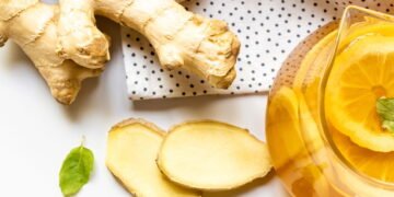Quer emagrecer de forma saudável? O chá de gengibre com limão é a solução