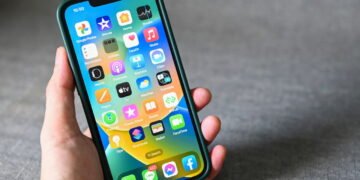 Apple Intelligence no seu iPhone sem você pedir é seguro? Saiba aqui