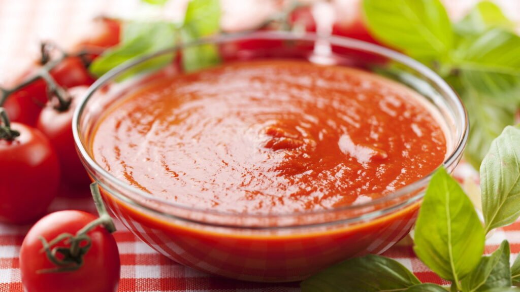 O tomate pode ajudar sua saúde, mas há um detalhe que faz toda a diferença