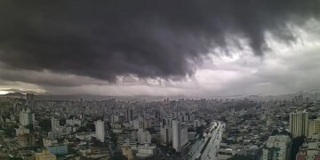 Chuva forte em Belo Horizonte em março ultrapassa expectativas; entenda
