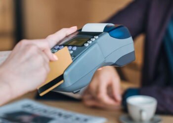 Vai emprestar seu cartão de crédito? Receita Federal aumenta fiscalização e expõe riscos