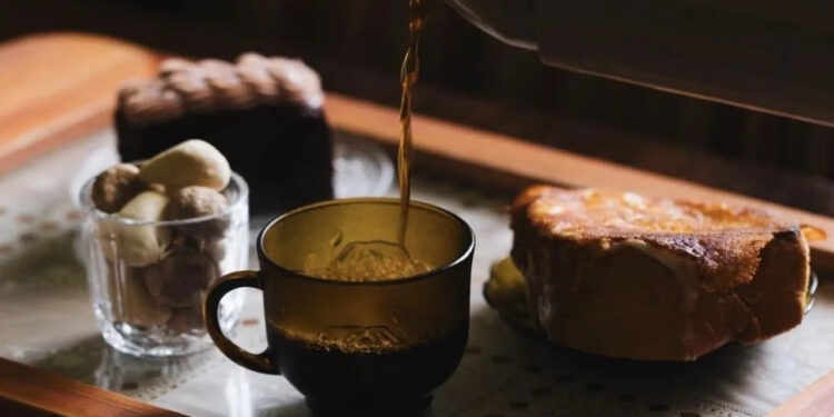 Café dispara de preço e brasileiros recorrem a solução surpreendente