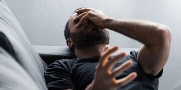 Sofre com enxaqueca? Veja o que pode estar causando as crises