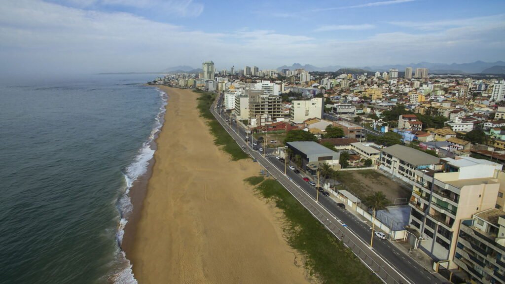 Este destino surpreendente tem praias incríveis e economia em alta